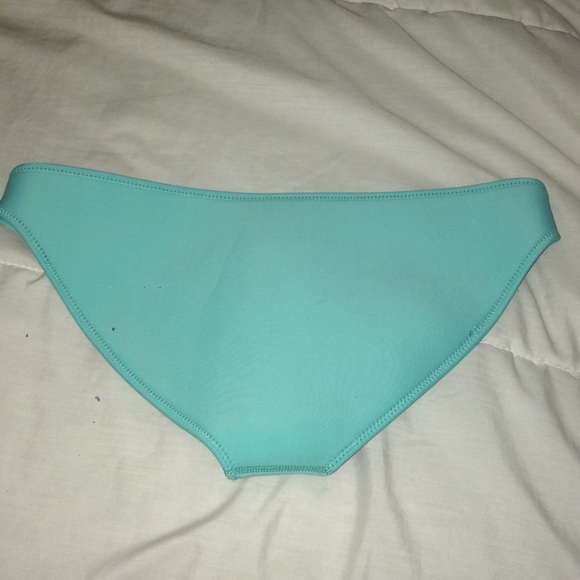 Triangl like bikini bottoms - Picture 2 of 3